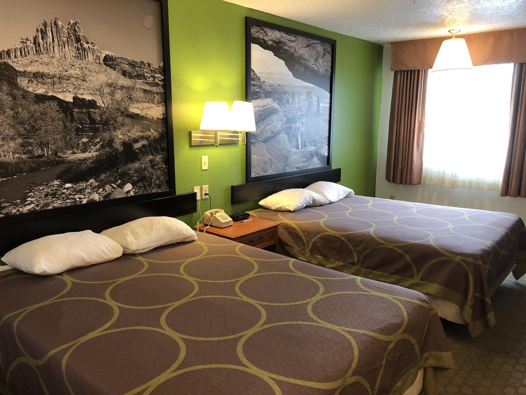 Super 8 By Wyndham Price Motel Kültér fotó