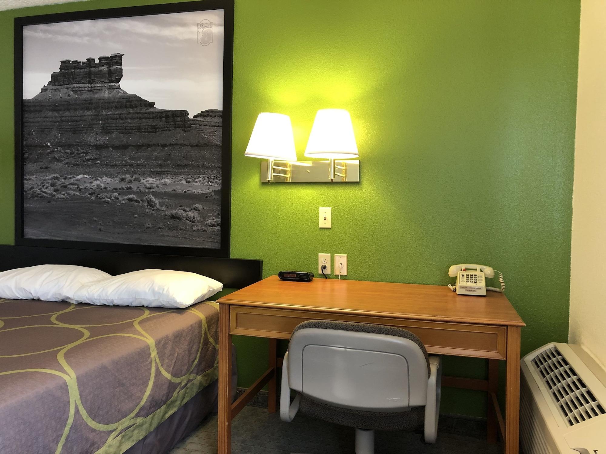 Super 8 By Wyndham Price Motel Kültér fotó