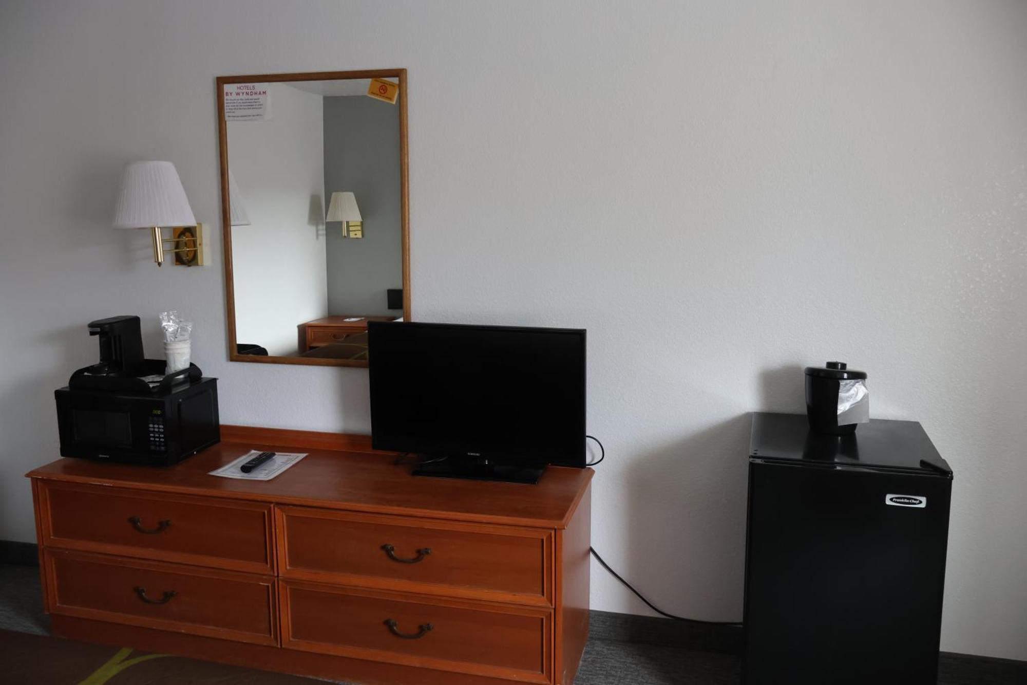 Super 8 By Wyndham Price Motel Kültér fotó