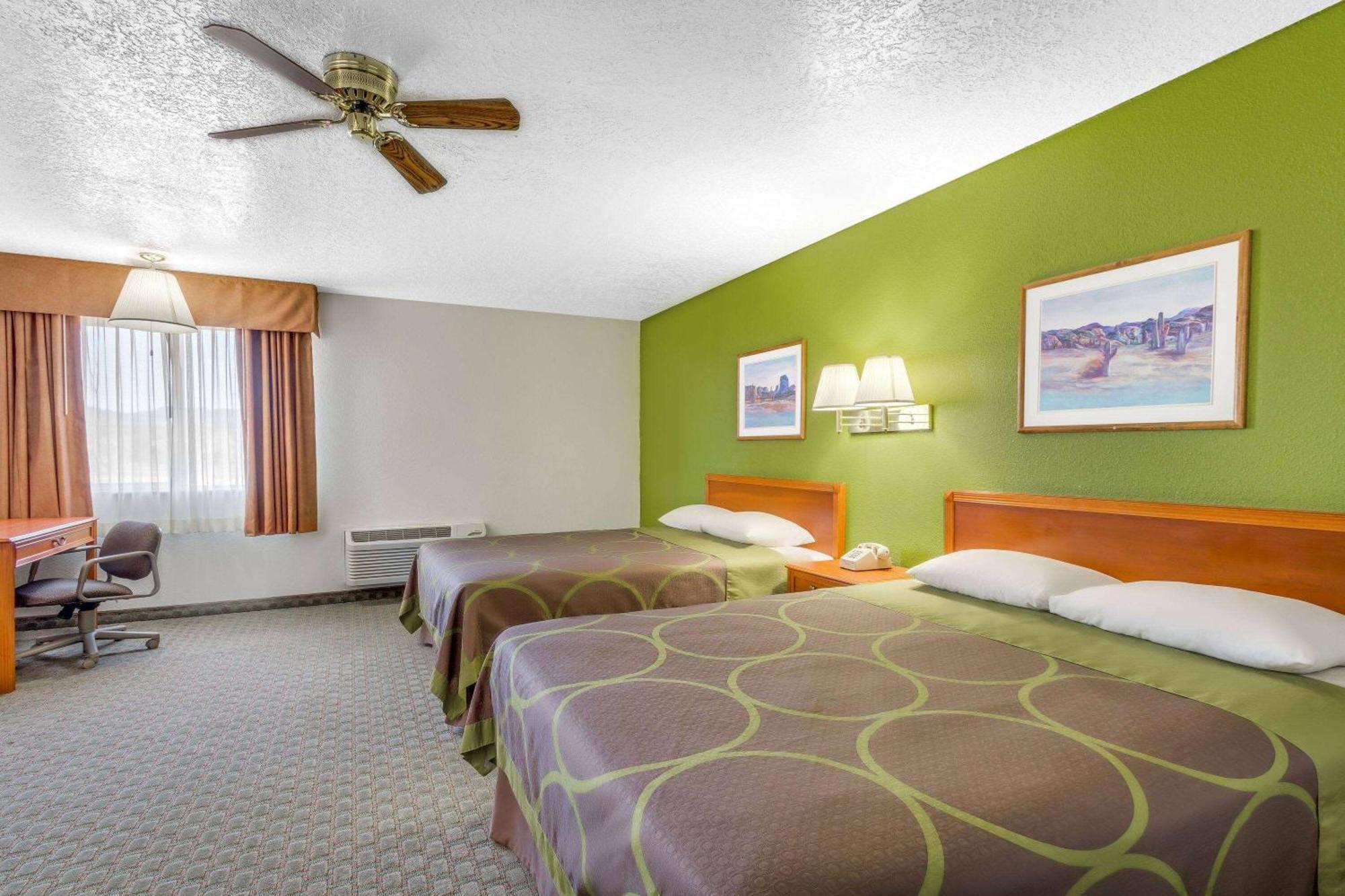 Super 8 By Wyndham Price Motel Kültér fotó