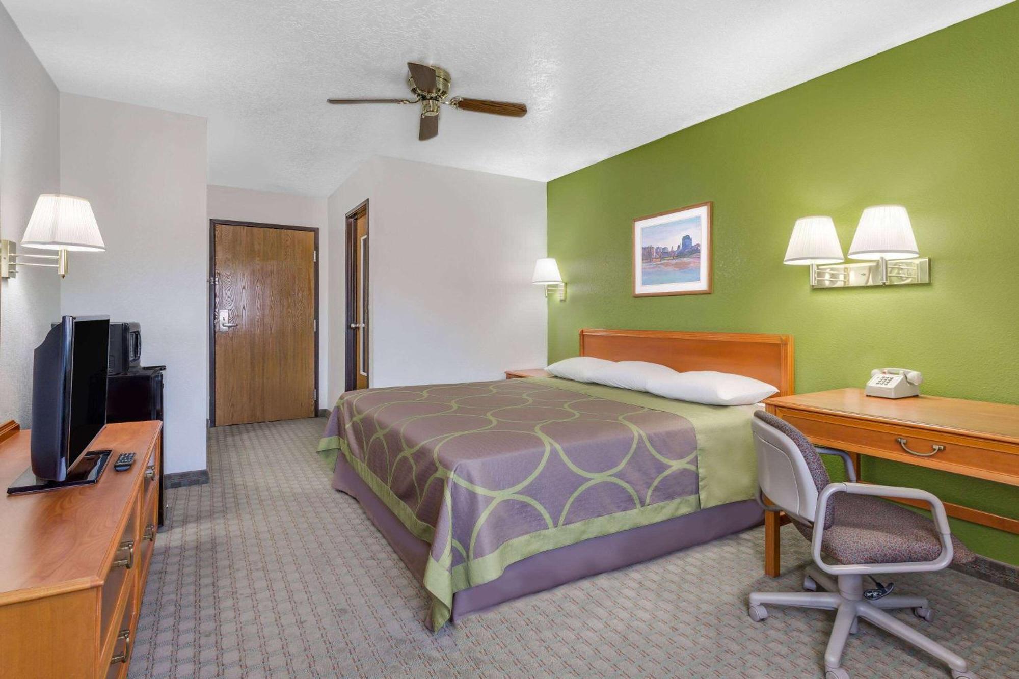 Super 8 By Wyndham Price Motel Kültér fotó